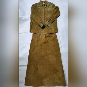 Jane Seymour Leather Skirt Outfit Sizes: Top=SML; Skirt=6 MS